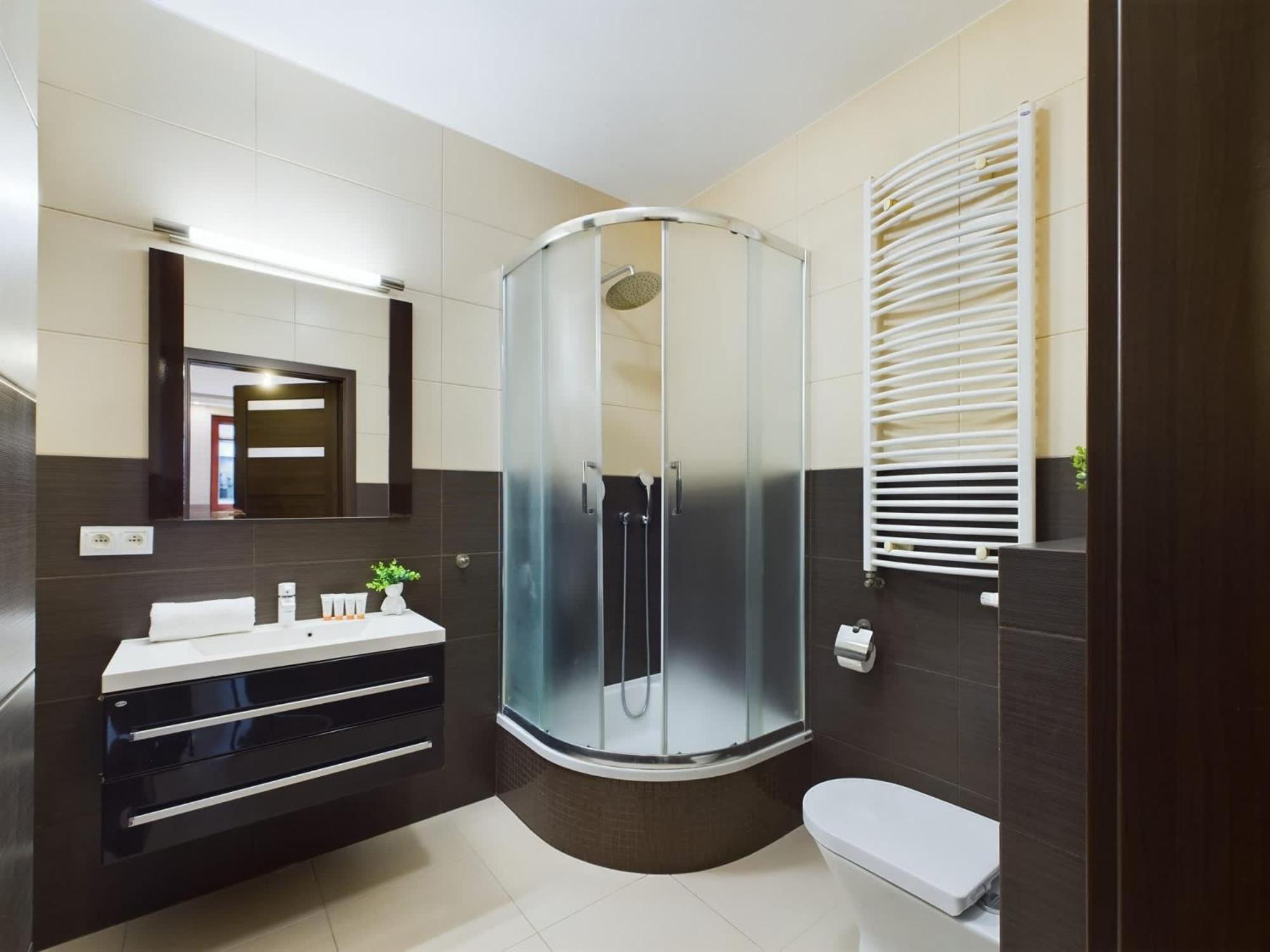 Апартаменти Modern In The Center Of By Renters