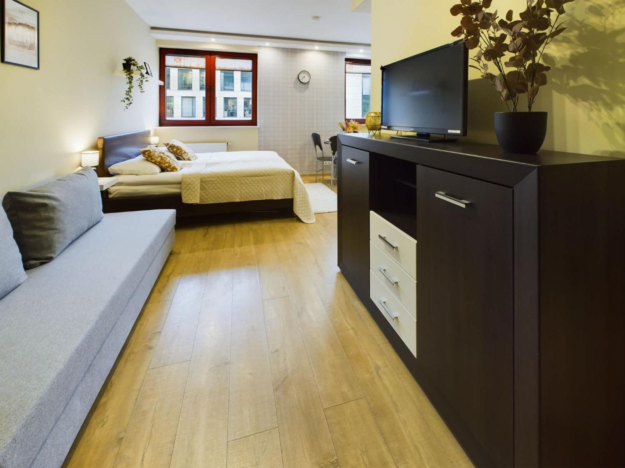 Modern In The Center Of By Renters Апартаменти